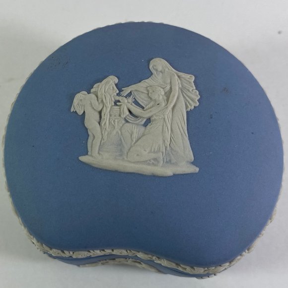 Wedgwood Pale Blue Jasperware Bean Shaped Trinket Box & Lid - Picture 1 of 8